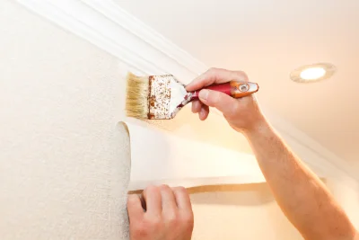 Pose de papier peint à Colonne — revêtements muraux et toiles de verre